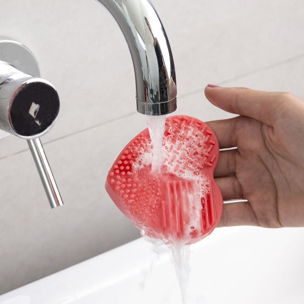 Make-up Brush Cleaner Heart