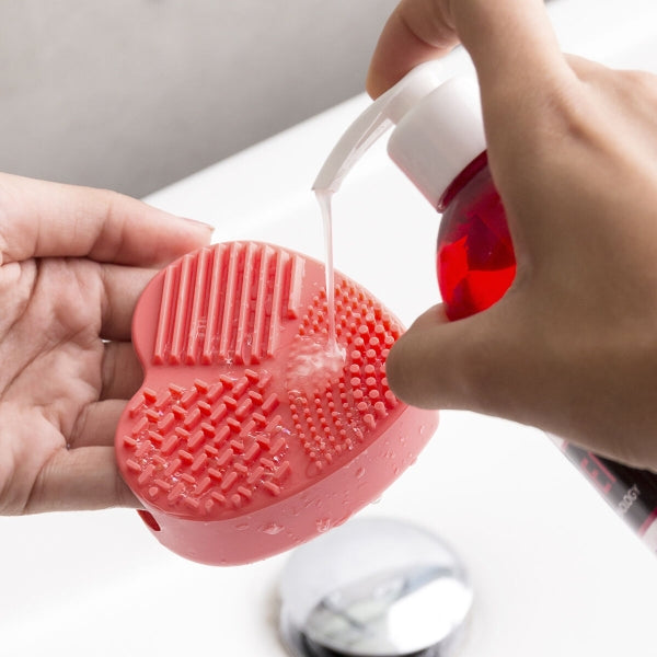 Make-up Brush Cleaner Heart
