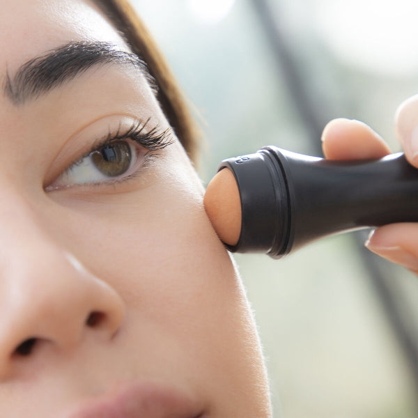 Mattifying Volcanic Facial Roller